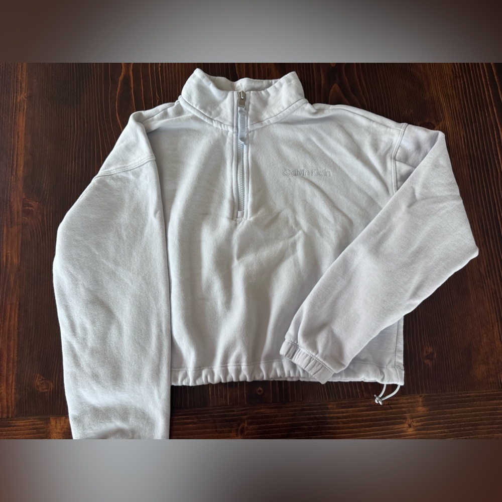 Calvin Klein medium Juiniors crop